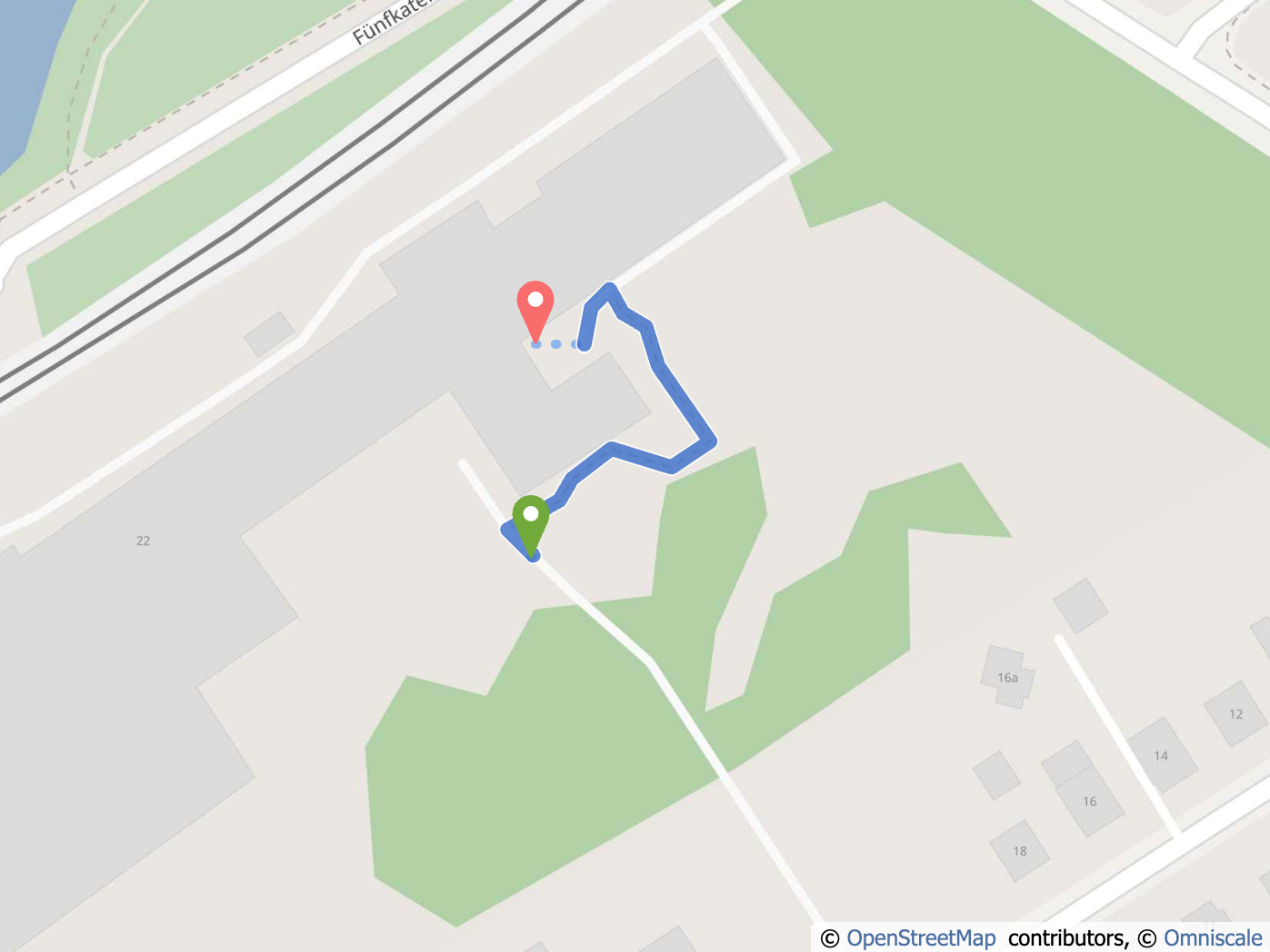 Fußweg vom Parkplatz zum Eingang Fotowerk Reinfeld